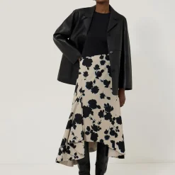 Hot Outline Rose Asymmetric Skirt Women Skirts