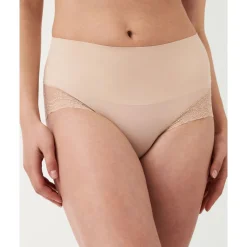 New Undie-tectable® Light Control Lace Hi-Hipster Briefs Women Shapewear